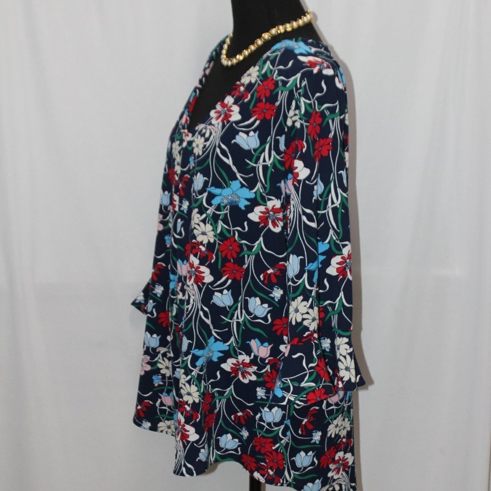 Bobeau Navy Floral Long Sleeve and V-neck Top - Picture 3 of 11